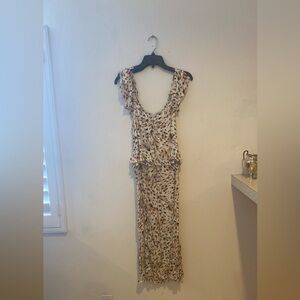 Sofia Vergara dress, has been used once but it’s in good condition.